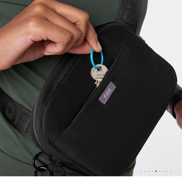 Figs belt bag black NWT - Picture 4 of 10
